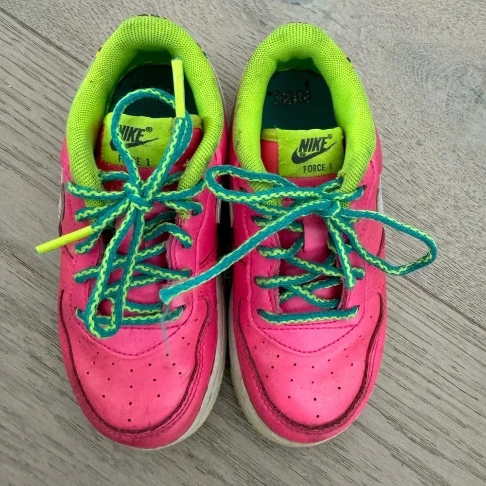 Kids Air Force 1 sneakers size 9